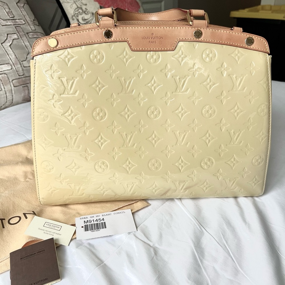 LOUIS VUITTON BREA GM